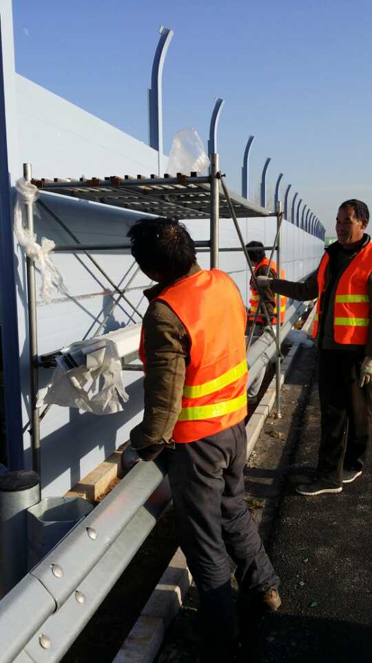 高速公路聲屏障