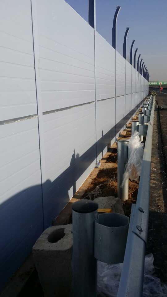 高速公路聲屏障