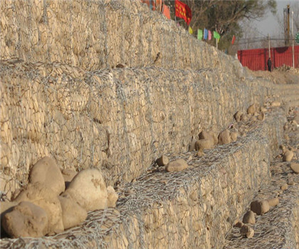 雷諾護(hù)墊護(hù)坡